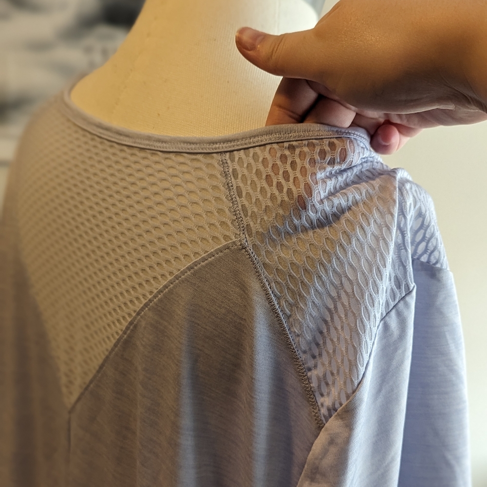 Livi purple active shirt with sheer hexagons - Picture 5 of 5